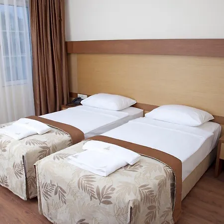 Sunhill Centro فندق غومْبيت