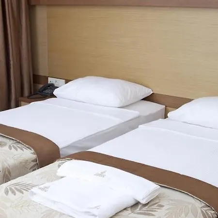Sunhill Centro 4* غومْبيت
