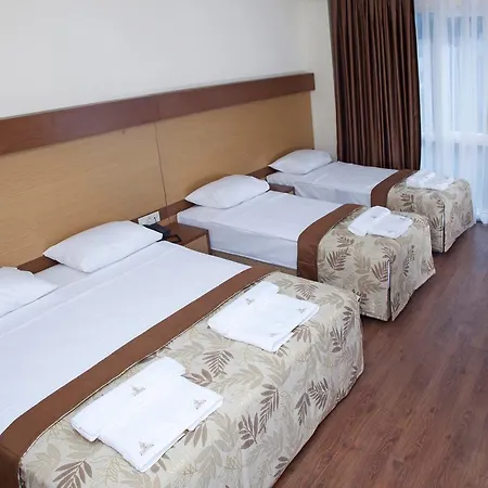 Sunhill Centro فندق غومْبيت